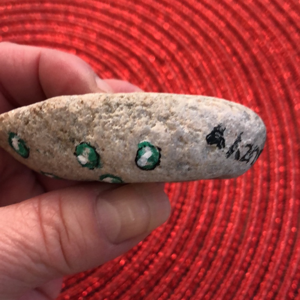 🦋HAND PAINTED HOLIDAY GNOME ROCK - Picture 10 of 10